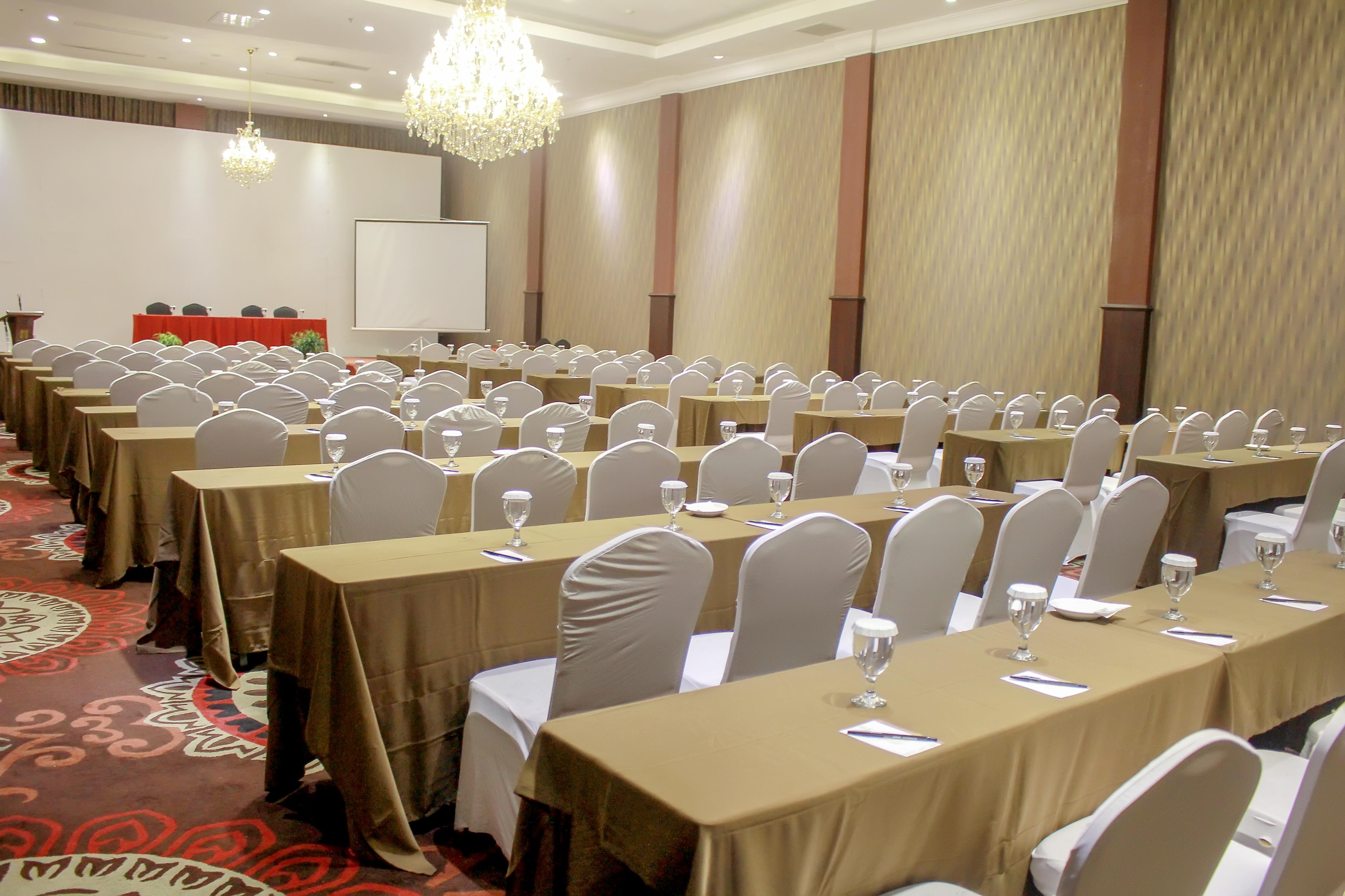 Java Palace Hotel Cikarang Eksteriør bilde